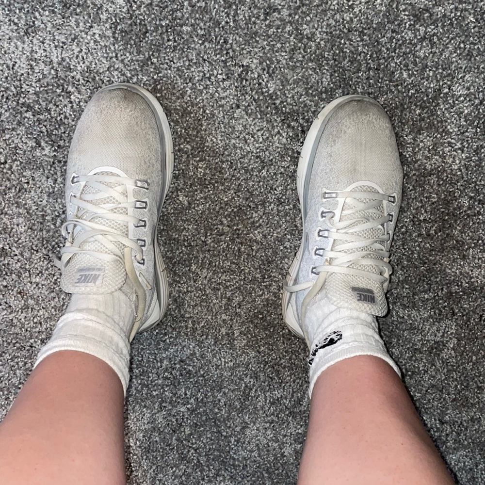 White Nike Sneakers “Free Run Distance” size 8